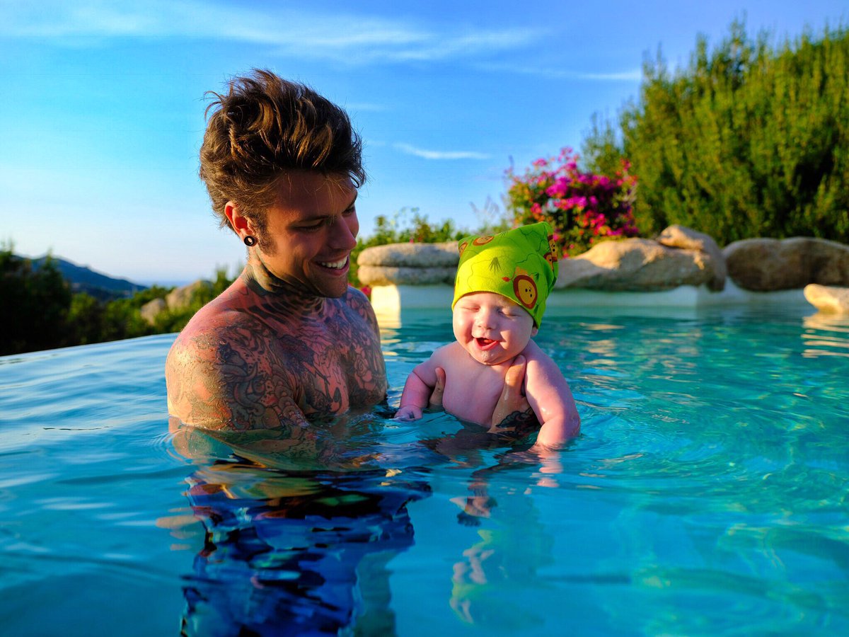 Fedez's tweet photo. Il resto è nulla, fidatevi di me ❤️ https://t.co/VwUIUffYX7