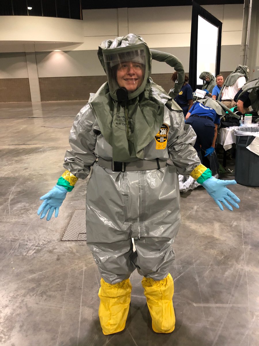 emtgirl's tweet photo. Obligatory selfie #NDMS2018 https://t.co/pQLoa6nOHg