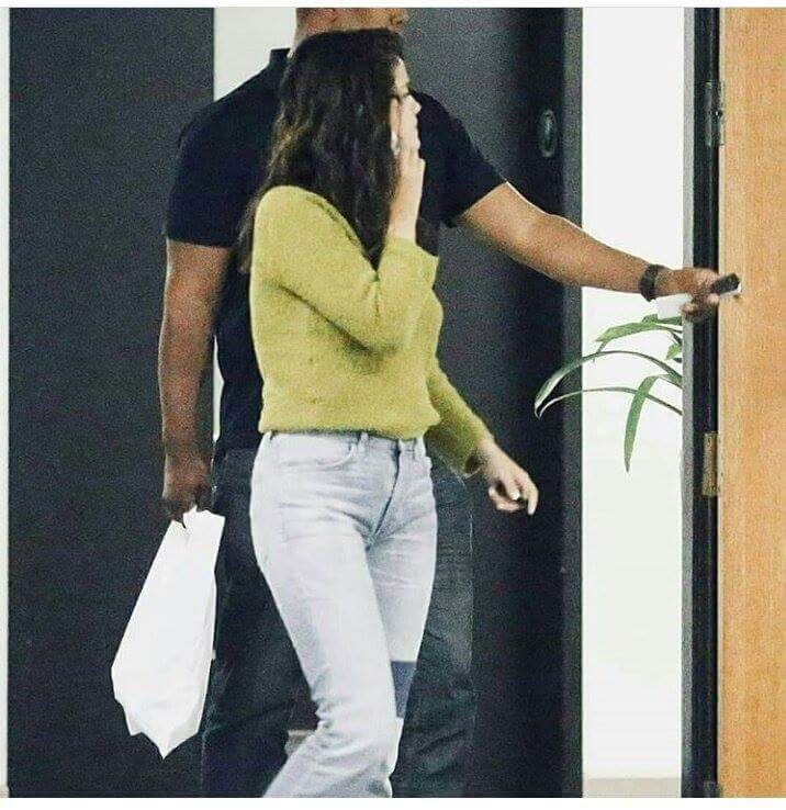 l0uiskittypeach's tweet photo. vieron que selena gomez fue a visitar a demi al hospital y admiro que su amistad sea tan fuerte a pesar de todo https://t.co/XrI7yVXuKX