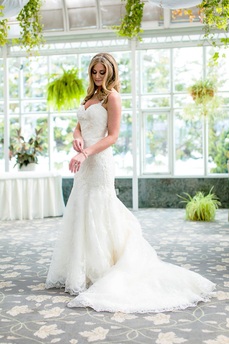 CasablancaBrida's tweet image. Jess created her unique #CasablancaCustomized dress by adding #Style2256’s straps and low back to #Style2254’s lacy silhouette! Click bit.ly/TheJessDress to see more of this original creation! | Photography: The Artist Group #CasablancaBridal #CasablancaBride