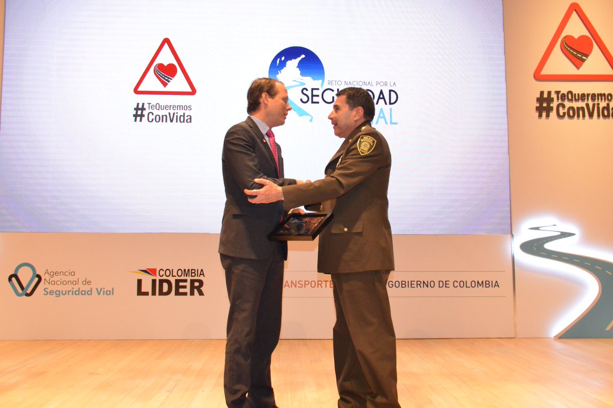 Agradezco publicamente el trabajo dedicado e incondicional apoyo del doctor <a href="/alejandromayam/">Alejandro Maya 🇨🇴</a> con la seguridad vial de los colombianos. Buen viento y buena mar doctor Maya.