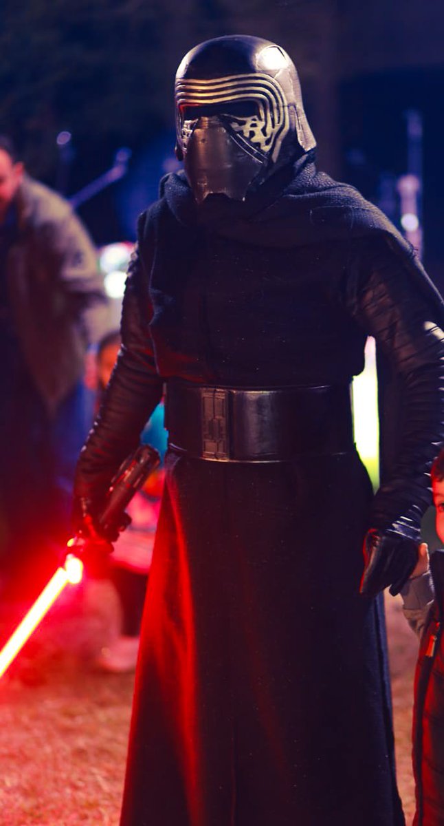 "If Skywalker returns, the new Jedi Order will emerge".
 Se Skywalker retornar, a nova Ordem Jedi surgirá.
#501stbrasil #501st #lastjedi #KyloRen #Starwars #TFA #BadGuysDoingGood #acesacapuava #jedi #501stlegion #Vader #TheLastJedi