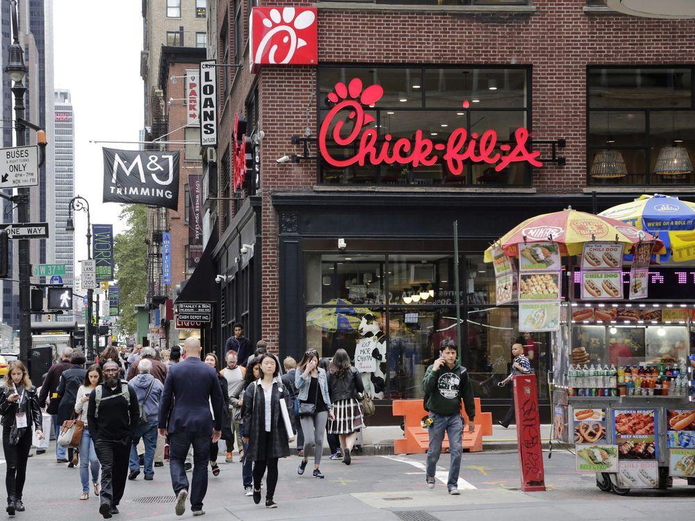 OttawaCitizen's tweet photo. U.S. fast food brand Chick-fil-A announces plans to come to Canada https://t.co/9yCS5Po7jW https://t.co/i93m39OTHr