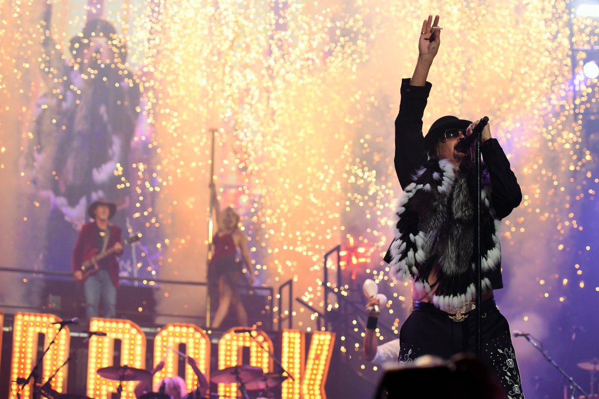 KidRock's tweet photo. LIVE: https://t.co/VNrT1YzzbE https://t.co/Dq0HHQytnl