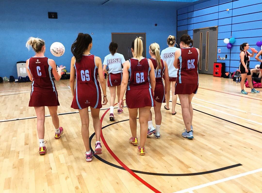 IsteadNetball's tweet photo. To a time when we had amazing air con courts in Birmo and NOT sweating at your desk in a stagnant 29degree office with NO air con and a sweltering commute to look forward to - URGH! Peace out peeps in the heat!! ✌🏼 #IRNC #Istead #Birmo2018 #kentnetball #CentreCourtNetball https://t.co/YWy3HBGh0X