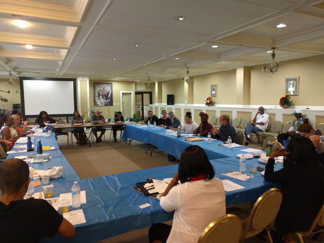 Max Suchan speaking about the new Public Defender hotline number at the CSAC meeting on the Southside of Chicago.   @TARGETArea