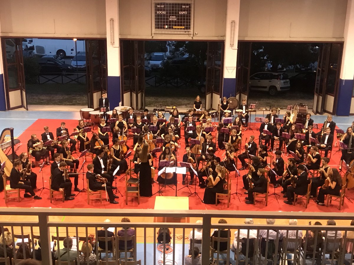 robcroft100's tweet photo. Final concert at the end of a fantastic tour of Italy #talentedstudents #lovemyjob @BMaestros https://t.co/H6jMWyEUae
