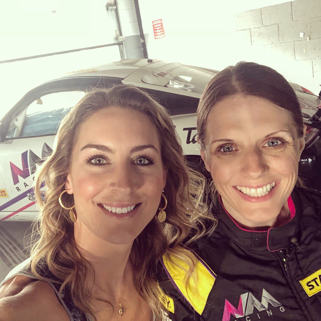AmyWilliamsMBE's tweet image. Back at @SilverstoneUK today interviewing the incredible @nathaliemcgloin . A lady who is inspirational in her racing achievements &amp;amp; dreams. I’ve been talking to her about her passions, work, &amp;amp; the incredible charity @spinal_track she’s set up.
#moterracing #spinaltrack