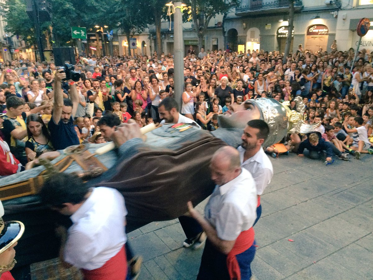 lessantesmataro's tweet image. Amb en Robafaves dormint s'acaba la #crida de #lessantes. Aviat el tornarem a saludar al #desvetllament