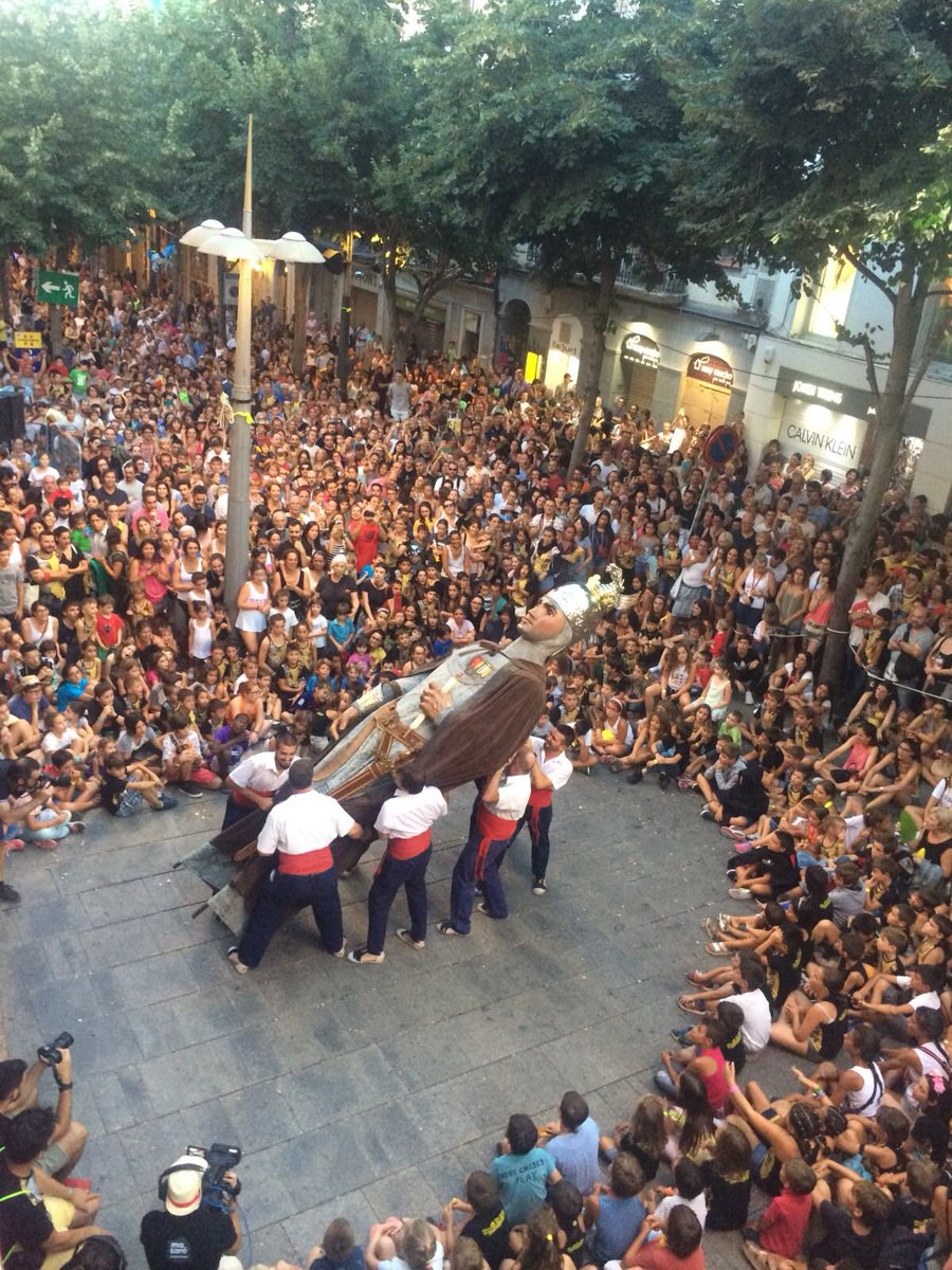 lessantesmataro's tweet image. Amb en Robafaves dormint s'acaba la #crida de #lessantes. Aviat el tornarem a saludar al #desvetllament