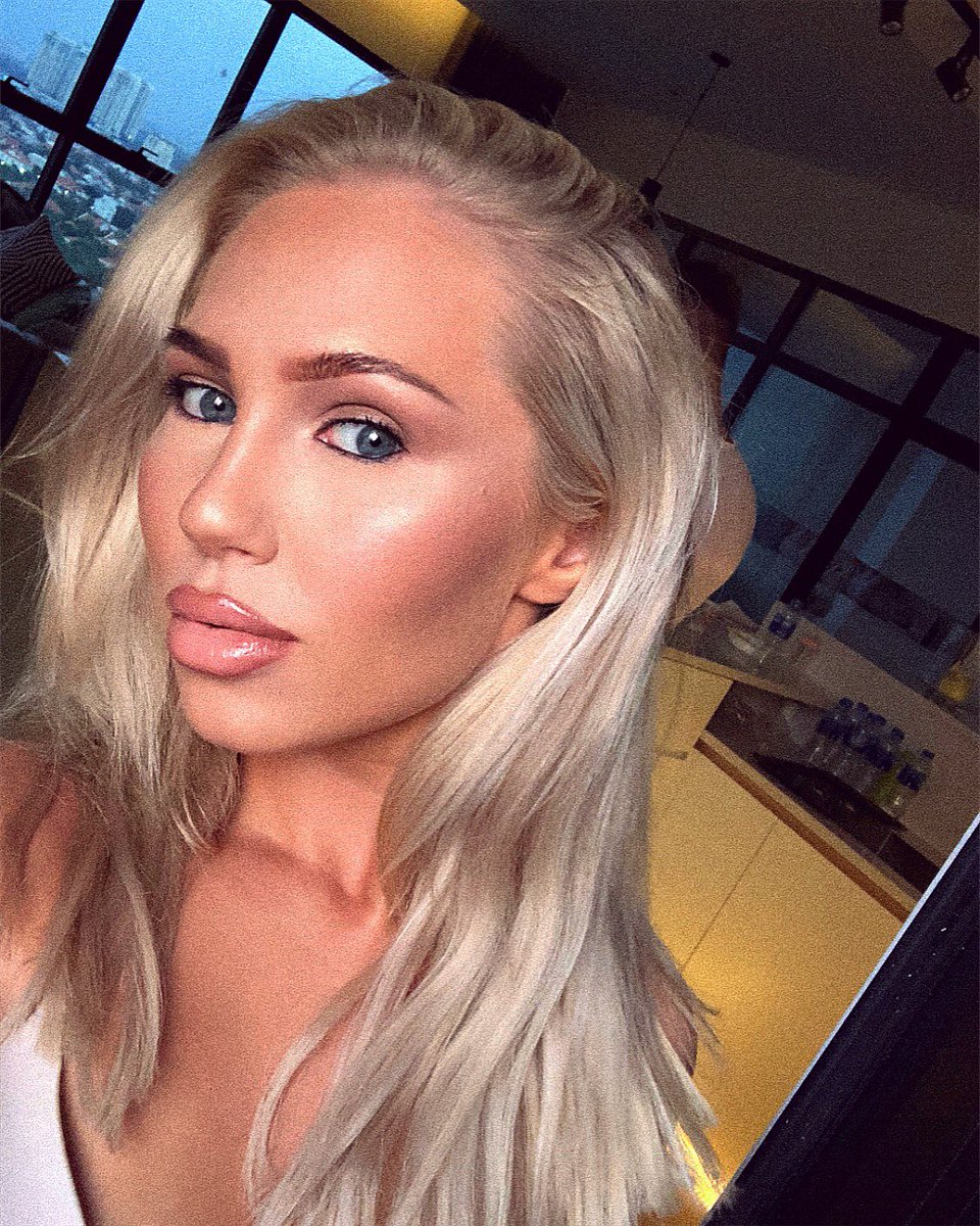 ChelseaCritchle's tweet photo. Back door lighting 👏🏼 https://t.co/JTIs8RVBlq