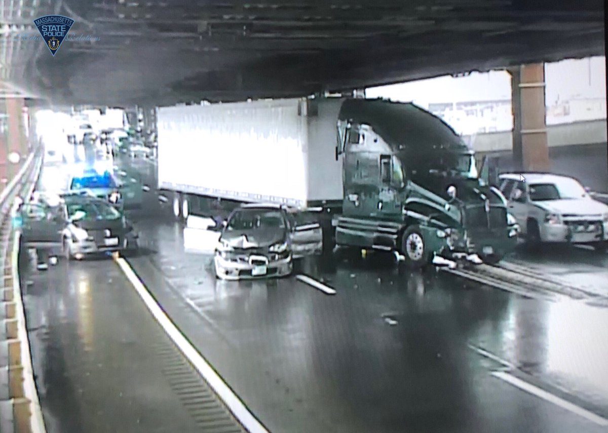 MassStatePolice's tweet image. #MAtraffic Crash, I-93 SB on the lower deck. Only HOV currently getting by. Non-life threatening injuries reported. Expect heavy delays.