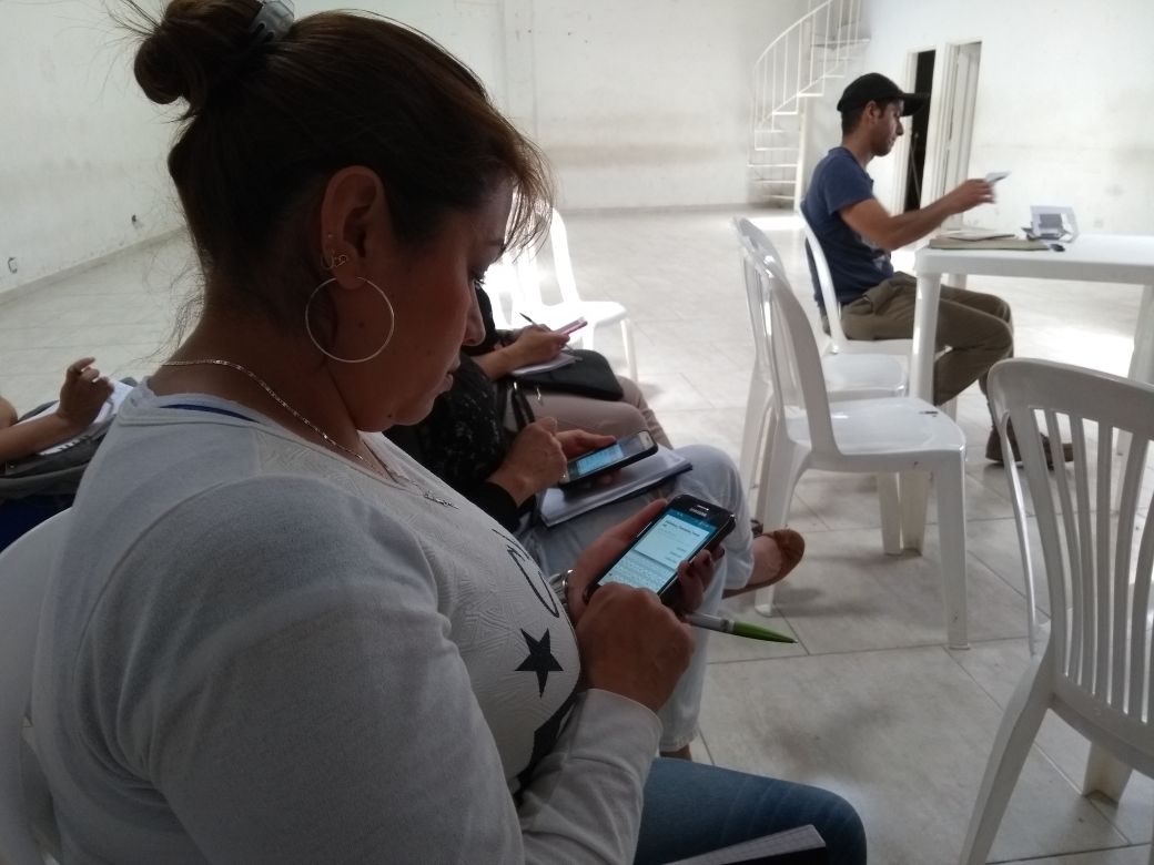 FenalcoCaldas's tweet photo. Seguimos con las capacitaciones en el programa #EmpresarioDeBarrio. Hoy en una capacitación de cómo usar Herramientas Tecnológicas. @aguasmzl @BarrioAmigoMzl @CiudadManizales #Celema @confacaldas @RedebanM 
#AntillasSeguros #Formación #CapacitaciónAComerciantes https://t.co/F1vz5FvUC3
