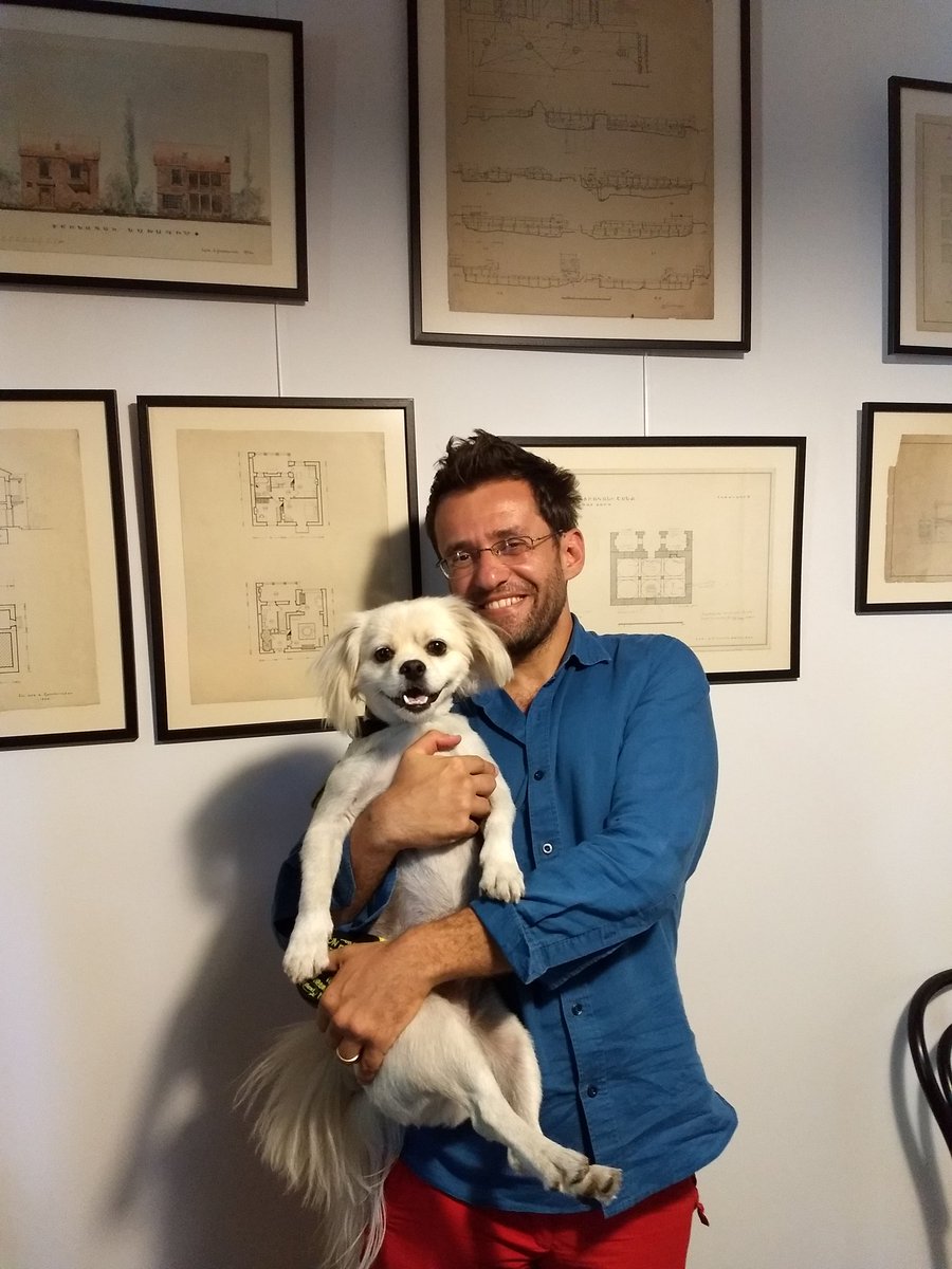 LevAronian's tweet photo. Posing with my BFF #ponchik https://t.co/vk4U2QTjtd