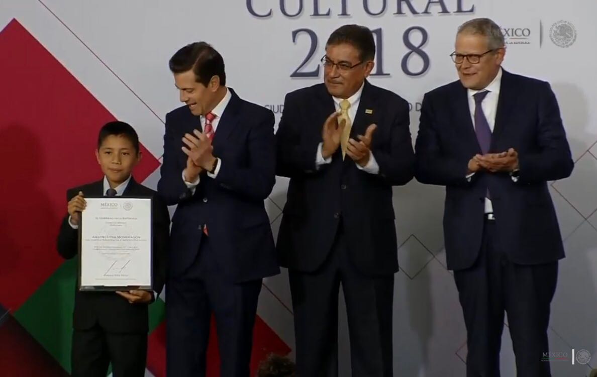 SnteNacional's tweet photo. El SNTE participa en la Convivencia Cultural 2018, donde mil niños de primaria de todo el país son premiados por su excelencia. El prof Alfonso Cepeda Salas, secretario General, reconoció el esfuerzo de estos estudiantes. https://t.co/iV6ZvAnIL3