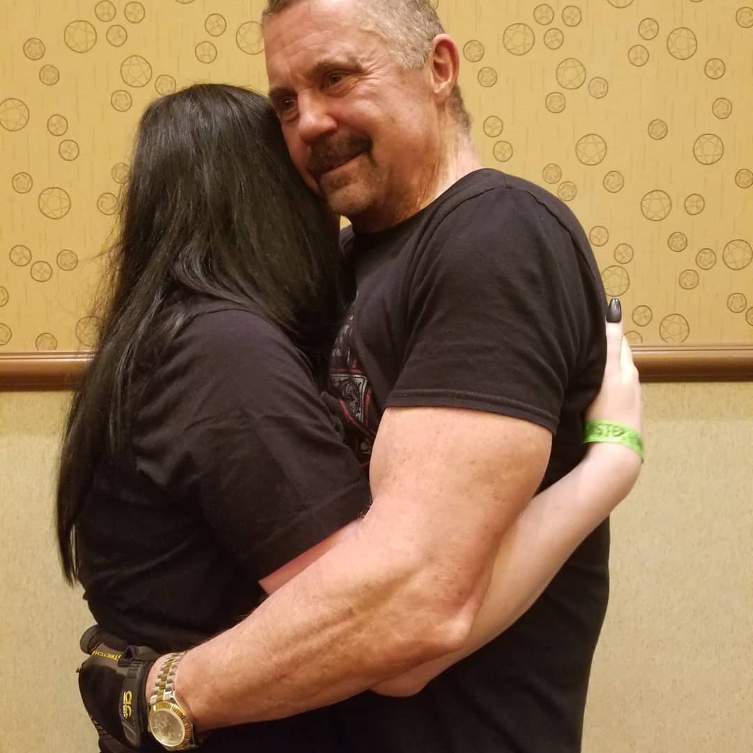 Cobain4life's tweet photo. Getting to meet my favorite celebrity on the face of the earth, and he is more amazing than I could have ever imagined 😍 #kanehodder #Horror #horroricon #hodderite #hoforhodder https://t.co/3S0DEpdD3j