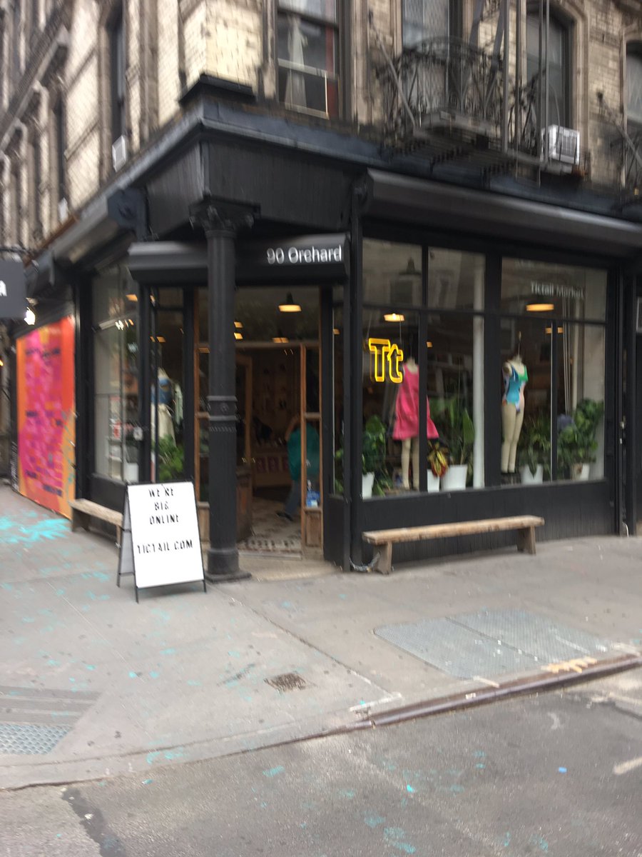TShimoda3's tweet photo. East village in NY.
There is interesting shop so many.
#NYC #eastvillage #NYSHOP https://t.co/vALs6t2tz1