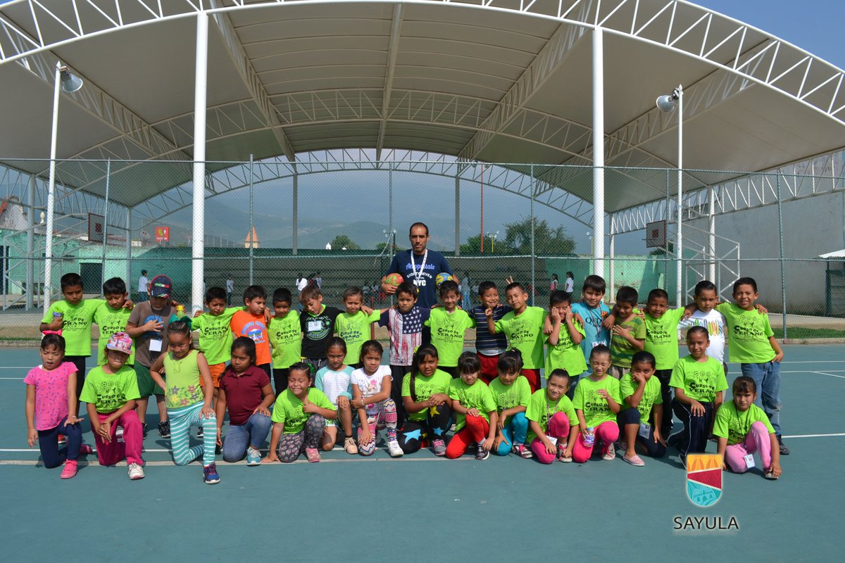 SayulaGob's tweet photo. Actividades recreativas, deportivas y lúdicas realizan los niños y niñas en los cursos de verano que se llevan a cabo en la unidad deportiva "Gustavo Díaz Ordaz", las cuales representan nuevos retos y el desarrollo de la confianza en sí mismos. #CursosdeVerano #Sayula https://t.co/co5tuxINJl
