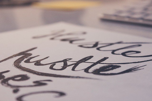 VectorMarketing's tweet photo. The side hustle trend has become quite popular. Did you know Vector is one of the top 11 side hustles for students in college?! 😱 https://t.co/H9nLXEOJJi #VectorBlog https://t.co/29uXpr96Gv