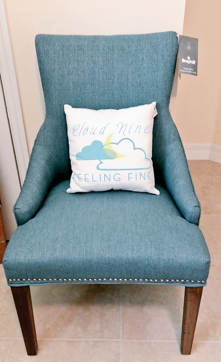 A teacher needs a place to read too, right? I’m not sure if I’m more excited for a new cozy spot to read in my classroom or that this chair matches my new classroom theme perfectly📘😊 #classroommakeover