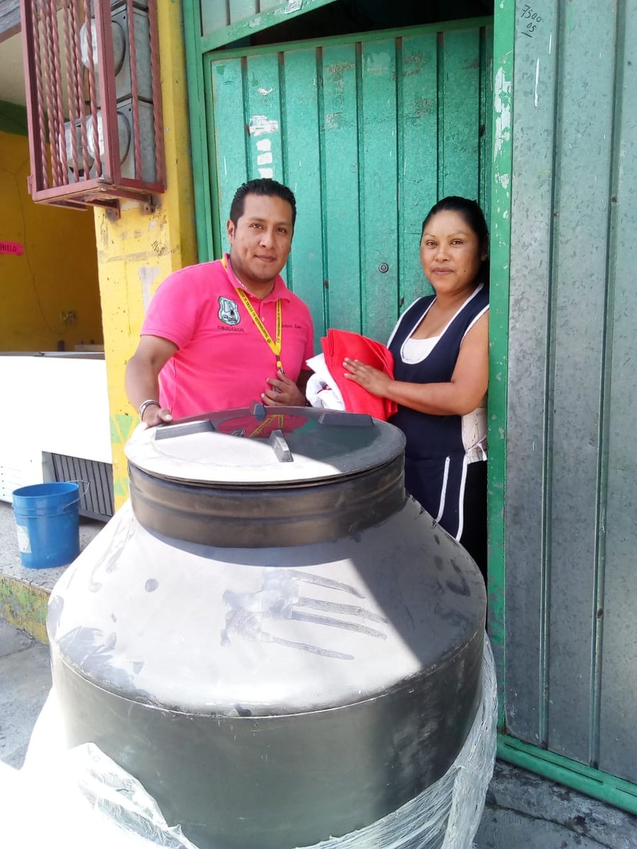 morseedomex's tweet photo. Nuestro Dirigente Estatal el maestro Jorge González Martínez comprometido en trabajar de la mano con el proyecto ''Nuevo Chimalhuacán'', apoyando con tinacos a los vecinos de los seccionales 1150, 1158, 1181 y 1197. https://t.co/740wRrBsTH