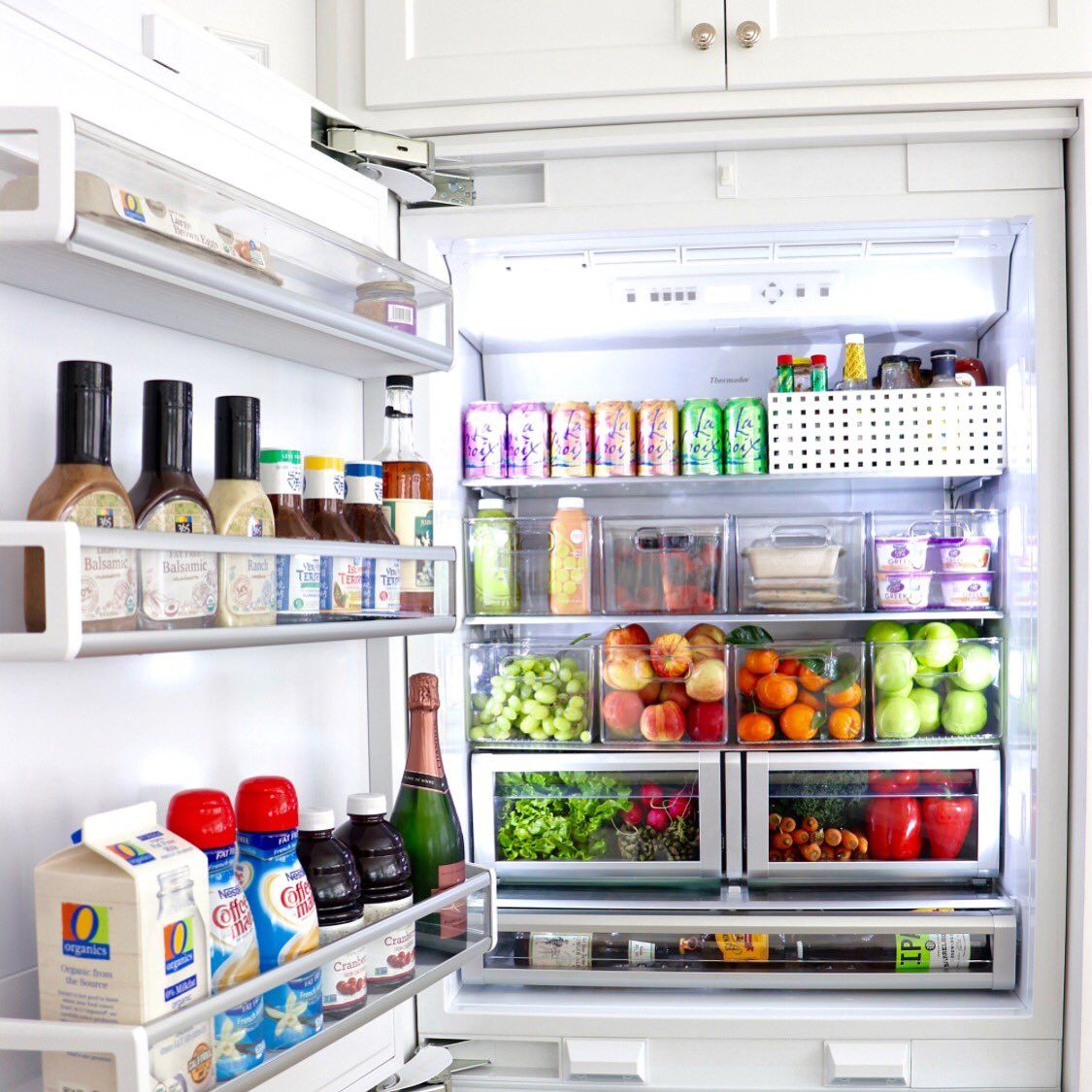 ditchtheclutter's tweet image. Clear bins available on Amazon can be added to your fridge and you don&apos;t have to pull it out to see what you are getting.  #keepitfresh #keepitorganized #ditchtheclutter #fridge amzn.to/2uEqMEe