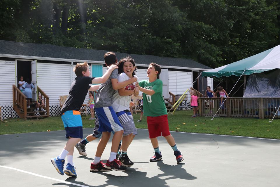 campnabby's tweet photo. When you help a friend get a drink!
#campkindnessday 
When you cheer a team mate! 
#campkindnessday https://t.co/fOEBkcMlPq