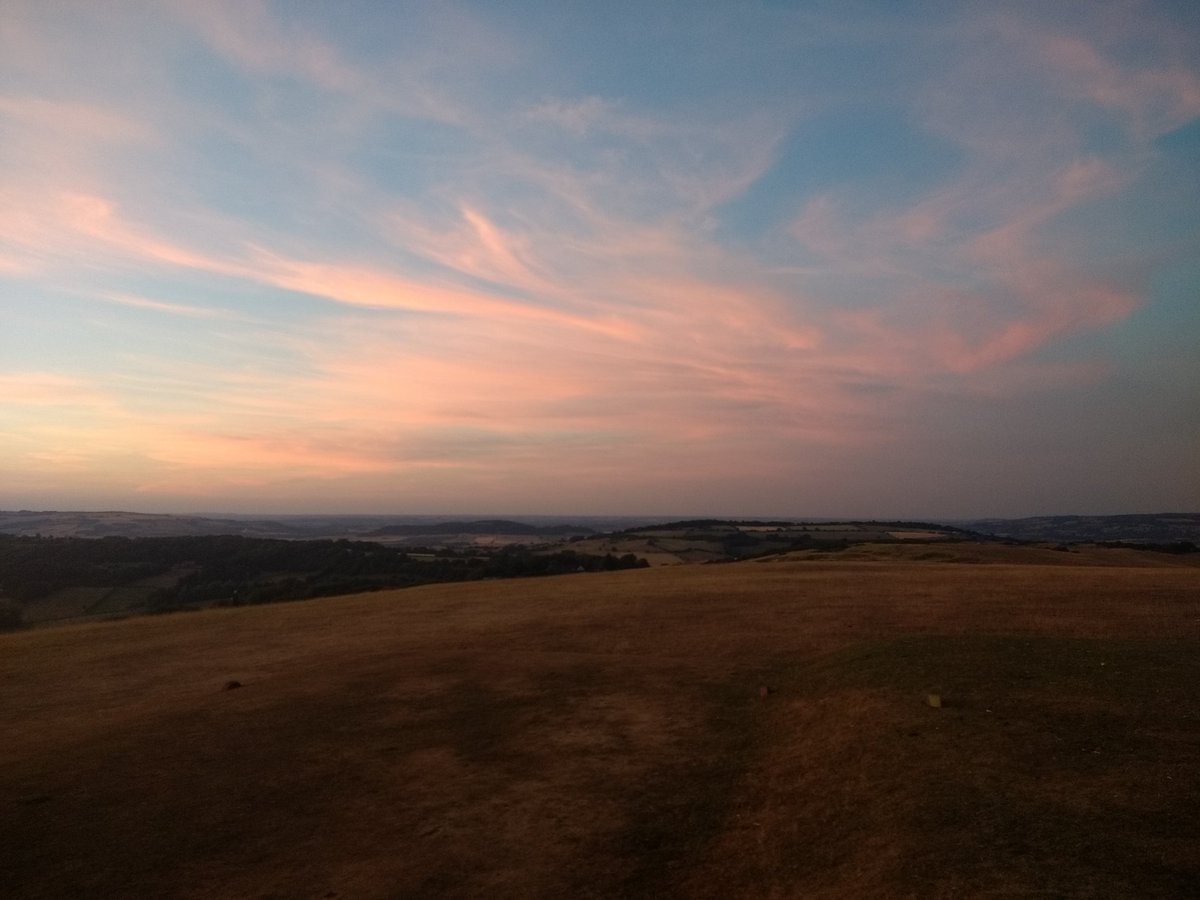 Sunset from the highest point in the Cotswolds, Cleeve Hill. A reminder that beauty can be found in every day 😍 #loveEngland #cotswolds