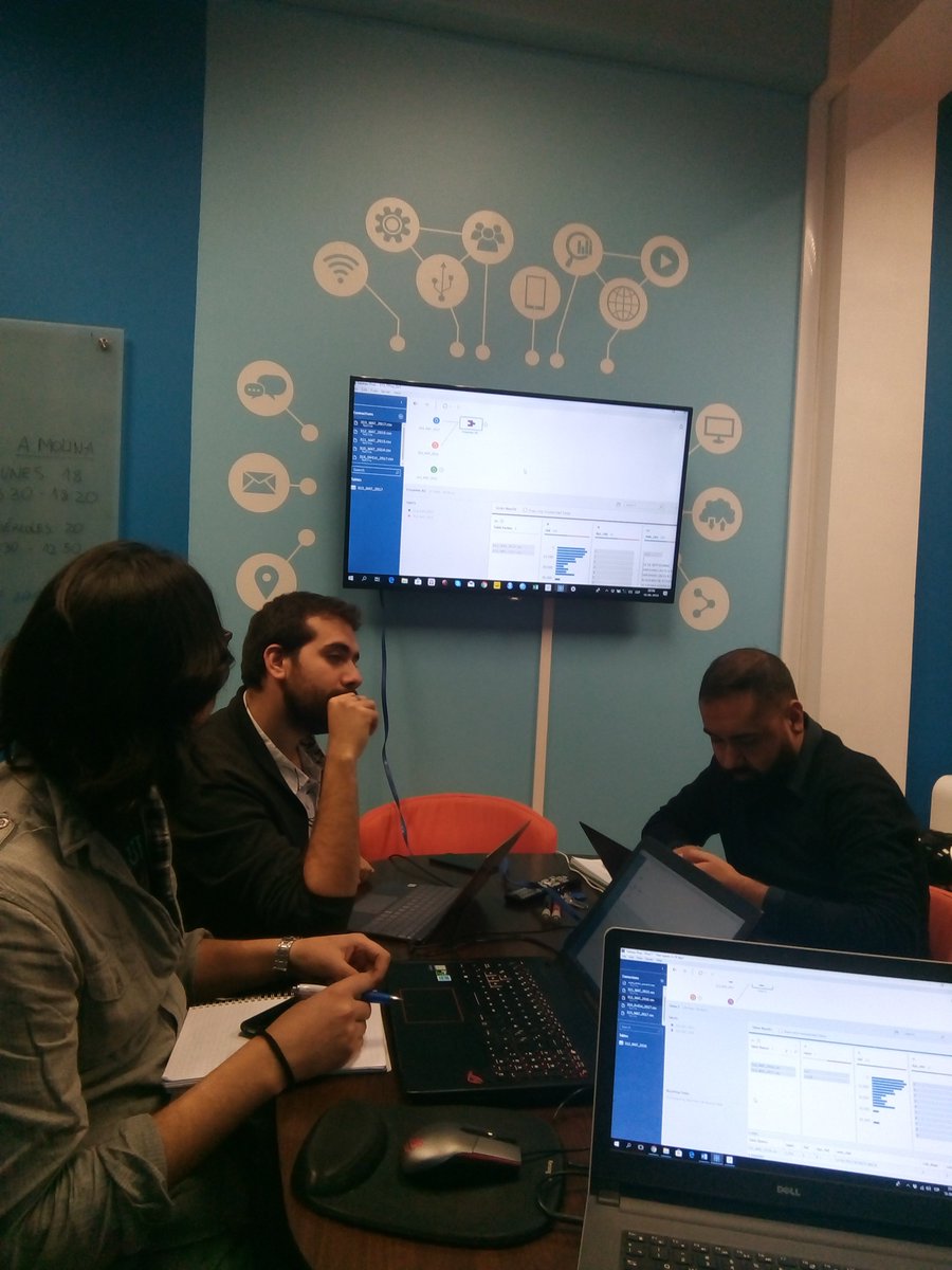 DATAUC_CHILE's tweet photo. Un día de trabajo en DATA UC 💻. Desarrollando visualización de datos interactivos con Tableau Software 📊  #DataScienceUC https://t.co/cJXwA7IVYh