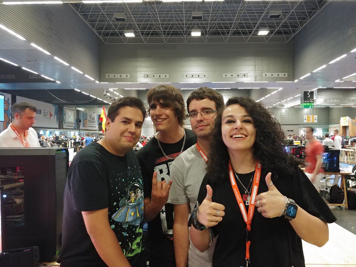 Soulinsorrow's tweet photo. Madre mía, casi todo el equipo de @Stompeadas en la @euskalencounter 😮 ❤️ https://t.co/mCnLZHXOlJ