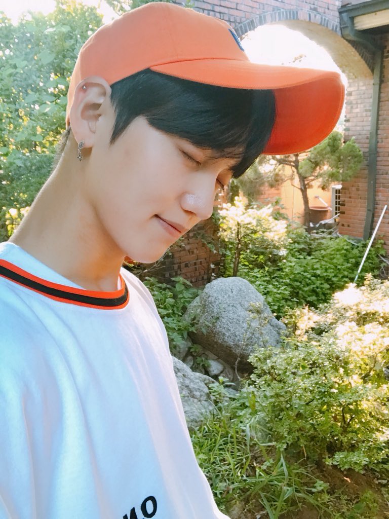 onfturkey's tweet photo. [24.07.2018] @WM_ONOFF güncellemesi:

[#J_US] Ben şapka takan J-Us~ lütfen sevimli görün beni >_<❤️
Bugün !!! Yeongdeok’a The Show~ çekimlerine gidiyoruz, sizi hemen görmek istiyorum 🏃‍♂️
#kkam #ppak https://t.co/4WqJA2MKA4
