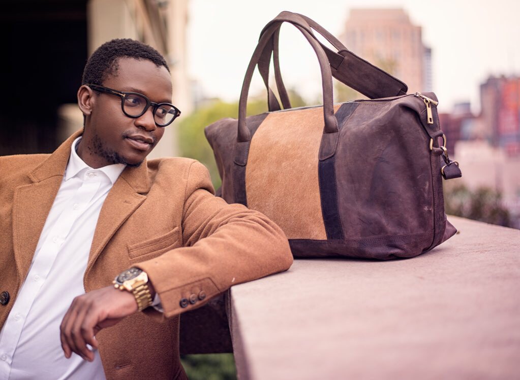 ikaneng1's tweet photo. S.P.A.R.K.L.E 🥂💫

BAGS: @khwestlife
MODEL male: @lucasikaneng
MUA: @beauty_by_caddie
STYLIST: Moratiwa Molema &amp; @orakhama
LOCATION SCOUT and PHOTOGRAPHY ASSISTANT:@galefelemolema
PHOTOGRAPHY: @petra.rolinec https://t.co/C3jWx7JkvO