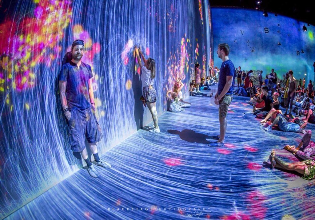 FMontupet's tweet photo. 💦 Shooté sous la cascade numérique de #TeamLab à @LaVillette par #blackstage_photo ! #paris #teamlablavillette https://t.co/xi45AHnLcA