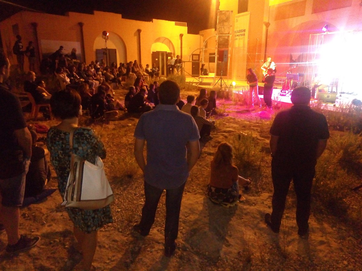 NFuori's tweet photo. @rita_orlando : felici di ospitarvi. Questo spazio accoglie @odsmatera e vi invitiamo a pensare a questo luogo come una location in cui possiamo produrre incontri e che sia aperto al quartiere
#NessunoRestiFuori #Matera #agna #Matera2019 @Matera2019 https://t.co/n8OdLeakaP