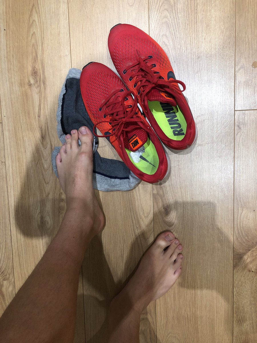 LDNNikeMaster's tweet photo. Back from my late night run. Which fags gonna pay to worship these post run feet? #findom #cashmaster #subfin @RT4Masters @rt4dom @RTP1G @RTfaggot https://t.co/D7uEa7KAum