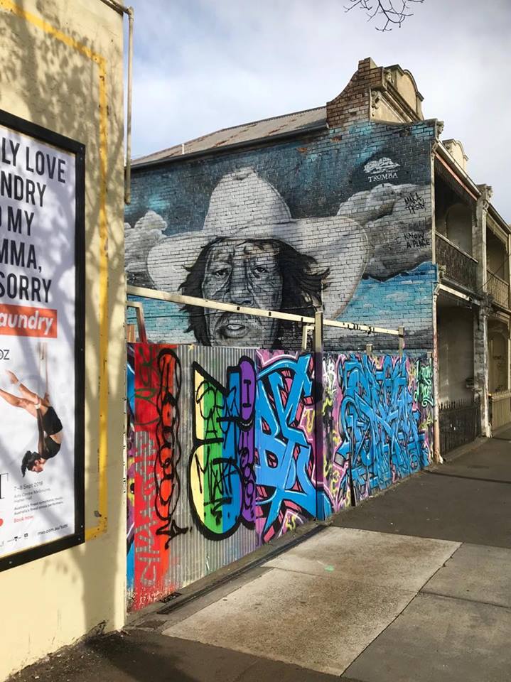 MelbourneUrban's tweet photo. It was very hard to get the whole Makatron mural this time... This is as good as it gets when it has a fence in front 😅
Alexander Parade, #Fitzroy
#streetart #wallart #urbanart #sprayart #globalart #Melbourne #Makatron https://t.co/jQ4eyf1ytD