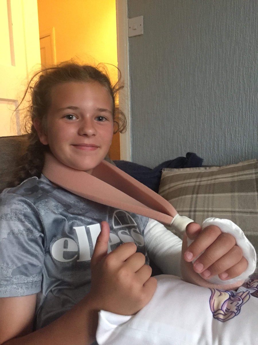 EvonneJohnston's tweet image. This is a shout out to @LittleMix!!!! This young lady is due to watch you perform on Friday @RocktheStadium in Falkirk!!!! Two broken bones and surgery in the morning......please can you give her a shout out!!!!! @keeleym0 @sandra0684 #gutted #mightnotmakeit #specialfriends