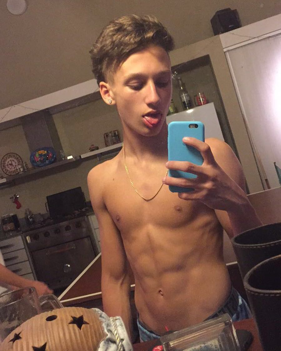 Flo on Twitter: "Nice is'nt he? #ripped #sixpack #nice #body #teenager