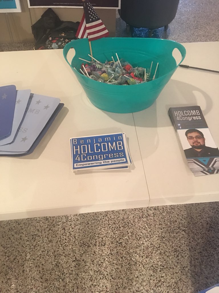 K_PandaLove's tweet photo. Down here in Carthage Missouri. Please retweet to help support Benjamin Holcomb for when he runs for republican congress men. https://t.co/jQo8KaH4mj