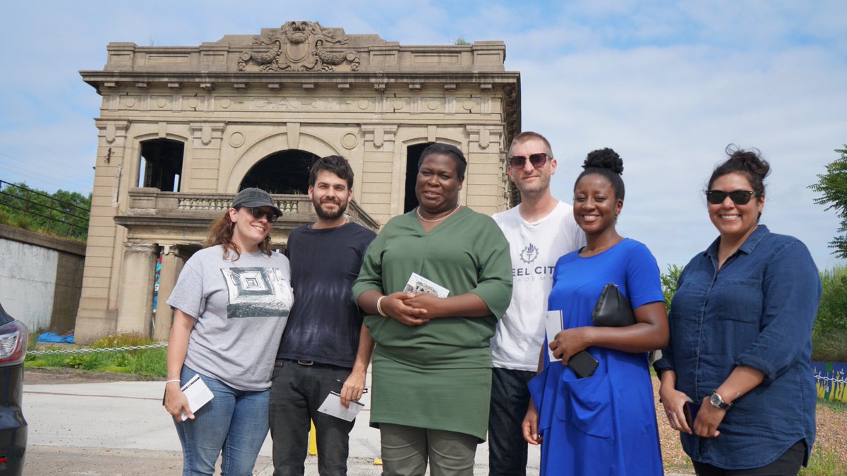 Decay_Devils's tweet photo. We were so glad to meet everyone from Chicago Architecture Biennial!!! Thanks for letting us share the story and growth of Union Station!! #decaydevils #paintgaryindiana #unionstation #chicagoarchitecturebiennial #calumetartistresidency https://t.co/lKm9r1Mebt
