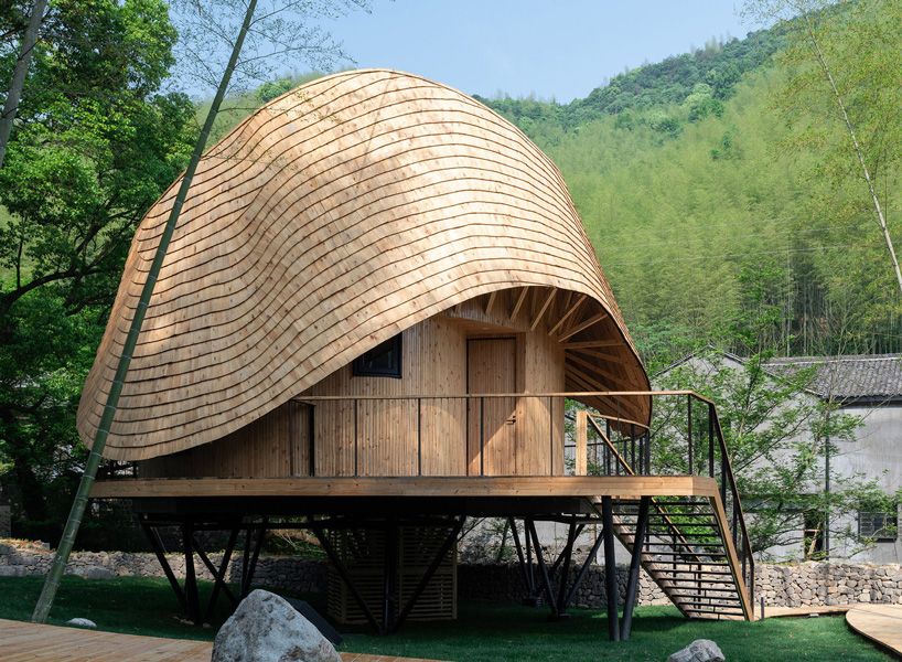 designboom's tweet photo. the undulating roof of this bamboo treehouse dictates its circular sequence of spaces https://t.co/PQ4cdyJedK https://t.co/NQJVw396d6