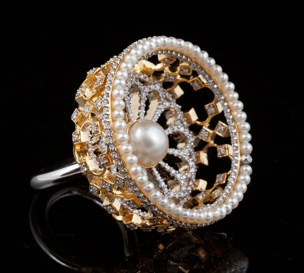 DJoyaJewels's tweet photo. Duomo Ring by D'Joya
Medieval cathedrals were designed to be evocative & awe-inspiring to the public. Their austere, yet daring & creative #harmony still inspires visitors.
#DJoya's #unique #Duomo #Ring captures a delicate #Gothic #rosette pattern on #Florence #cathedral. https://t.co/V4O6NdgC9T