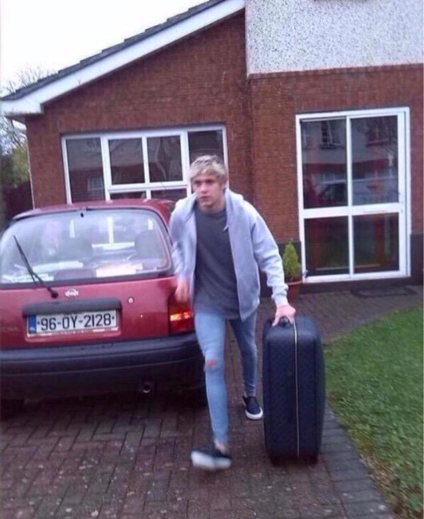 NiallGirl_and's tweet image. Gracias @onedirection 

Miren que hermoso fandom somos. Estafadas,  pero felices. 

IMAGINEMOS QUE INFINITY SALIÓ. BYE

#8YearsofOneDirection #INFINITYMV 

#TeenChoice #ChoiceFandom #Directioners @onedirection