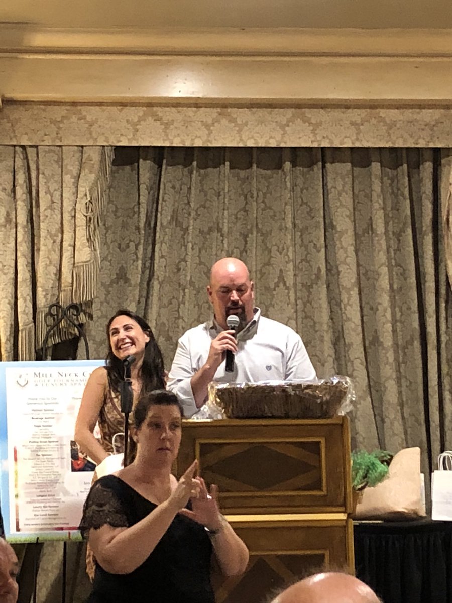 mtvisme's tweet photo. Live auctioneer @pomara_matt sending out the great vibes @MillNeckManor #MillNeckCup @CoreBTSLI @CoreBTS @SaraLMarino @bradadragna https://t.co/DlUmmrx1ss