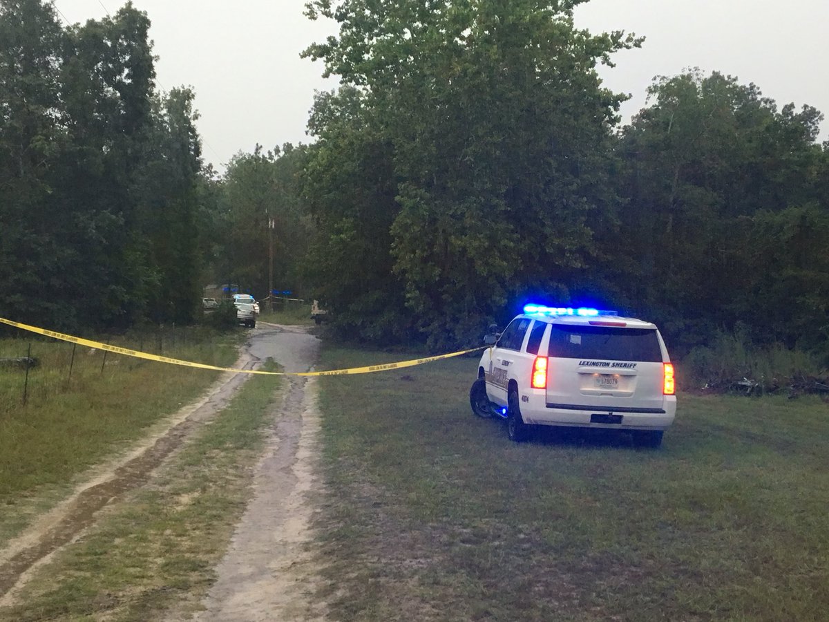 LCSD_News's tweet image. #BREAKING: We’re in the early stages of a shooting investigation at a home in the 300 block of Sand Spur Rd near Pelion. Multiple people injured. Active search underway for suspect. Call @MidlandsCrime with tips and info. #LESM #LCSDnews