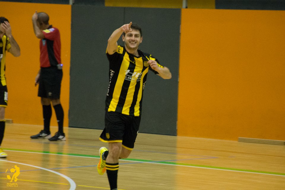 Mención especial para alguien que desde que tengo el gusto de trabajar en el grupo del sala me ha parecido un excelente compañero, que alienta y apoya como el que más. Un grande <a href="/pablolanza2/">pablo lanza</a> ayer nos dio la victoria tan importante en este triunfo que nos deja arriba en la tabla,