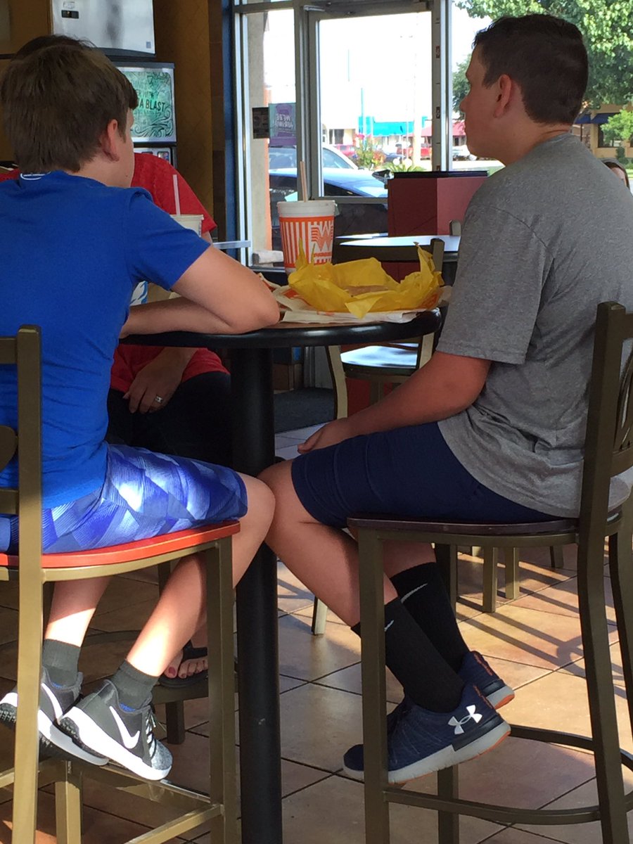 julietomascik's tweet photo. Another update: he just offered his brother a bite of his @Whataburger. That's true brotherly love.
Because it's very likely his brother doesn't have enough sour cream either.
#tacobellfail https://t.co/QKGbkHDvrA