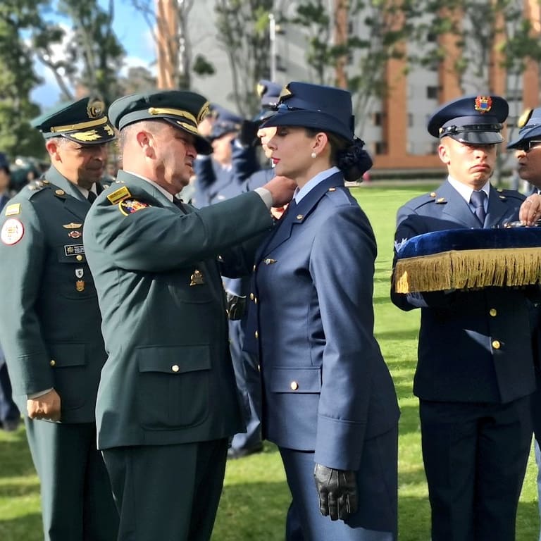 Ceremonia de Ascenso al grado de Subteniente Profesional de la Reserva de nuestra gloriosa @FuerzaAereaCol. ¡Gracias a Dios por permitirme servirle a los colombianos! #AsíSeVaALasAlturas