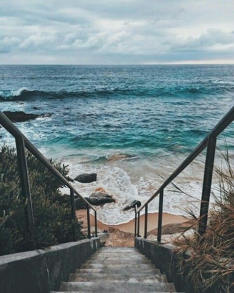 1blue1_'s tweet photo. Stairs To The Sea 💙 https://t.co/qN69ZovTnE