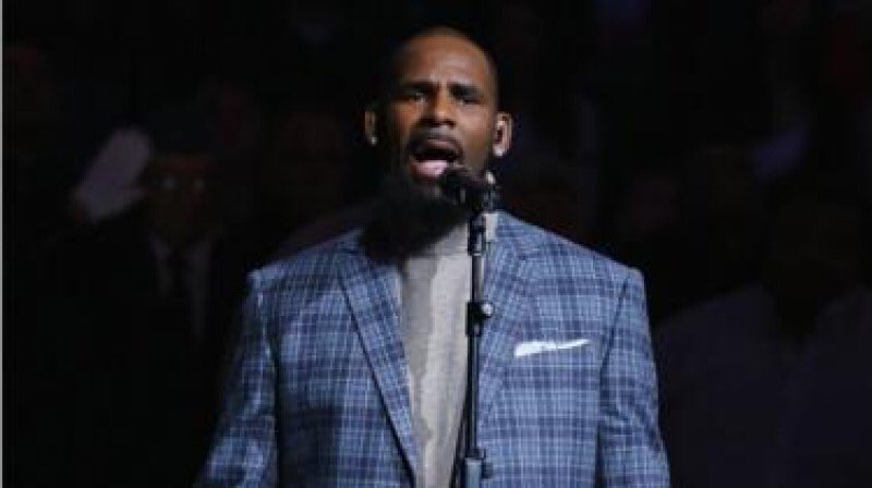 R Kelly has responded to multiple allegations of sexual misconduct against him by releasing a 19-minute song I Admit.

enrich.asia/singlepost/334…